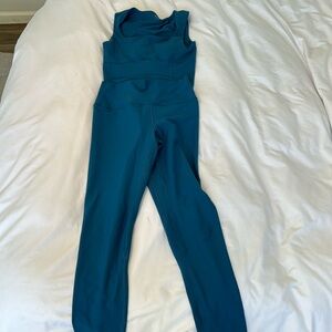 Abercrombie crop bra and leggings (long)